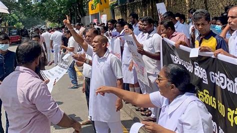 Dünyadan emek haberleri: Pakistan’da belediye çalışanları grevde… Sri Lanka’da kamu çalışanlarından protesto…